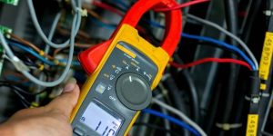 how to use clamp meter